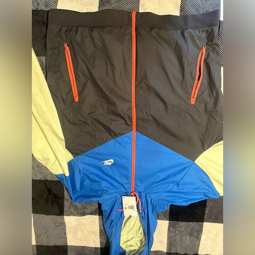 Nike multi color windbreaker barely worn